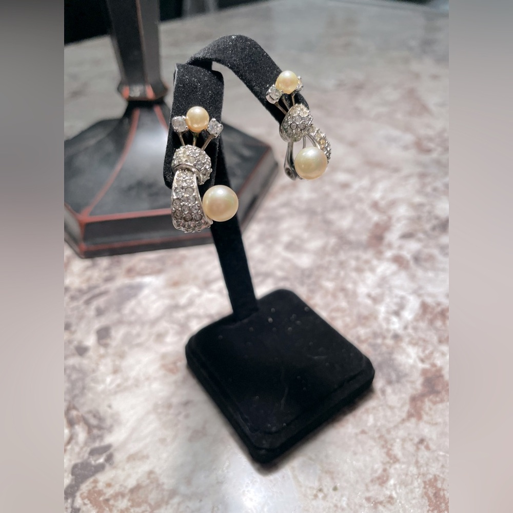Beautiful Rhinestone and Pearl Clip On Earrings